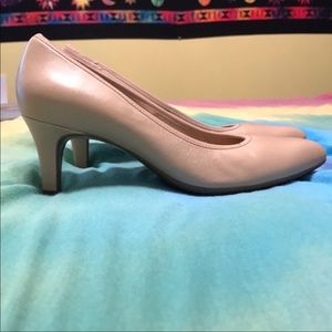 2” nude leather heels